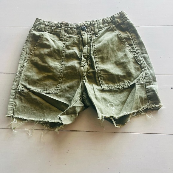 MOTHER women’s shaker green shorts size 24 - Picture 2 of 5